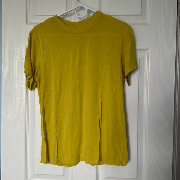 Lululemon All Yours Boyfriend Tee in Yellow Serpentine size 4 - Picture 2 of 2